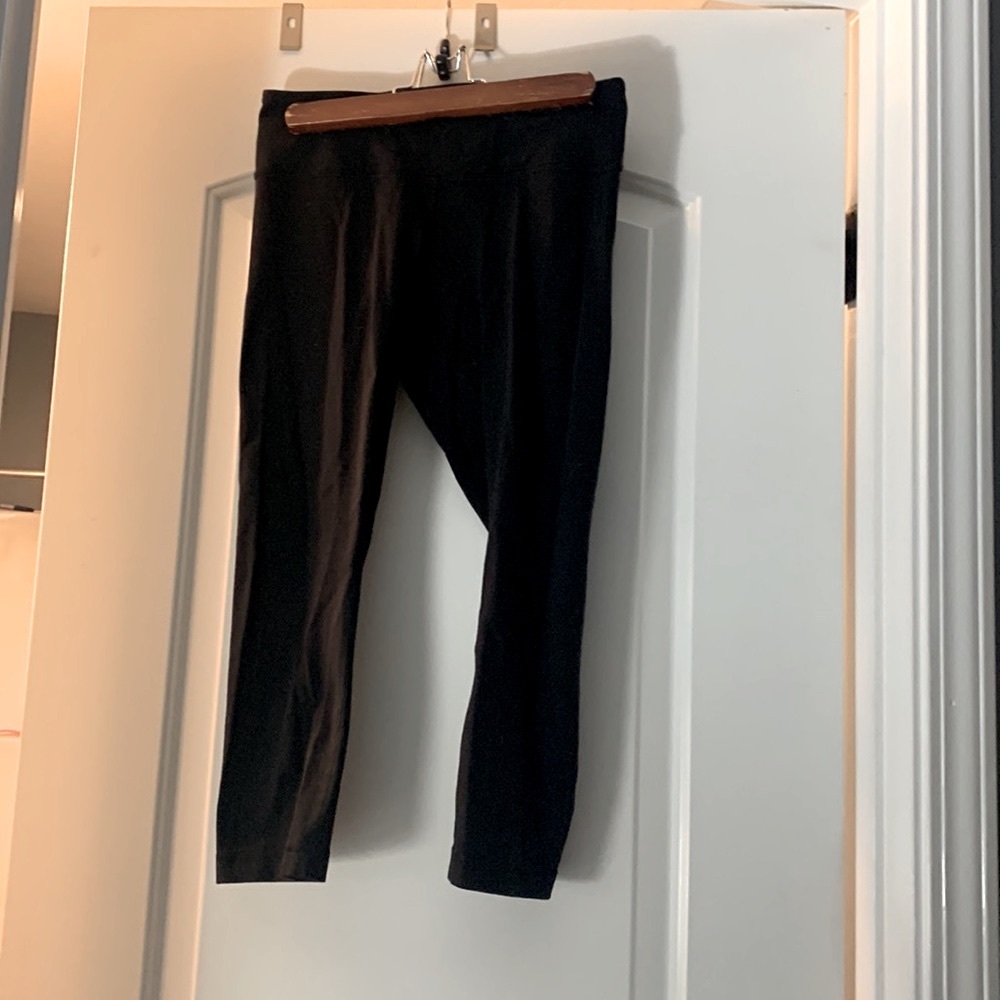 Lululemon crop (25”) yoga pants size 6